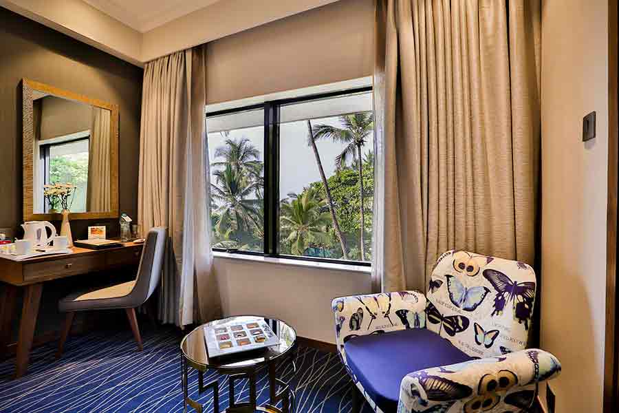 Book 5 Star Hotel near Juhu Beach