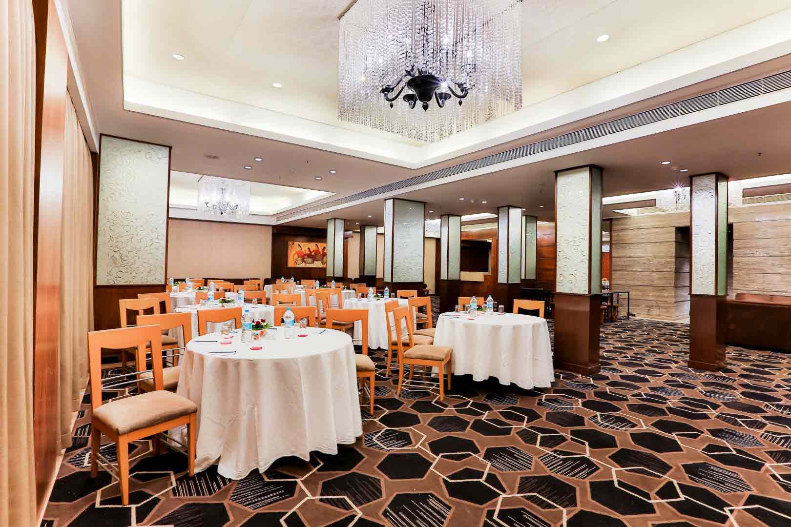 Book 5 Star Hotel near Juhu Beach