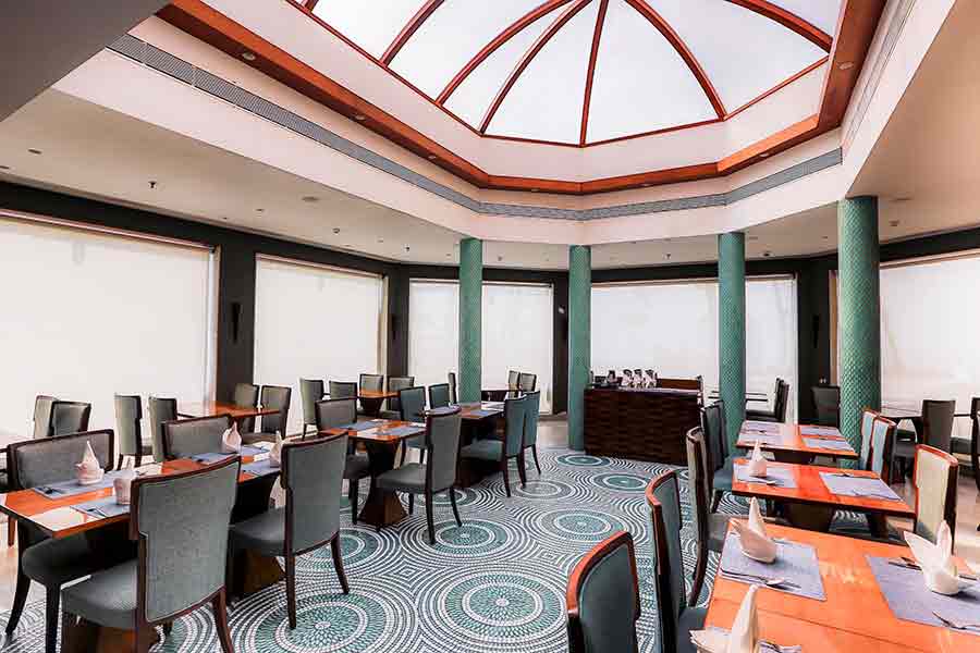 sea facing restaurants in juhu mumbai